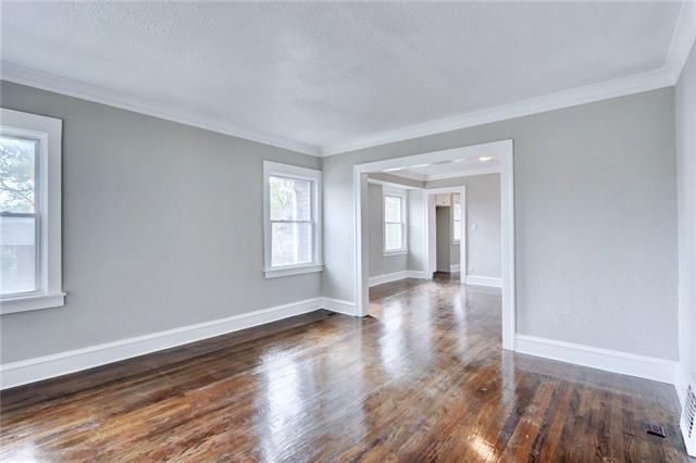 1347 E 55th St, Kansas City, MO 64110