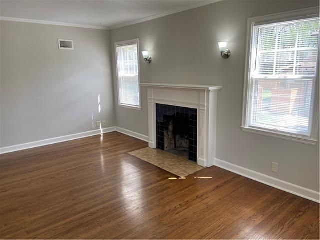 1224 E 59 St, Kansas City, MO 64110