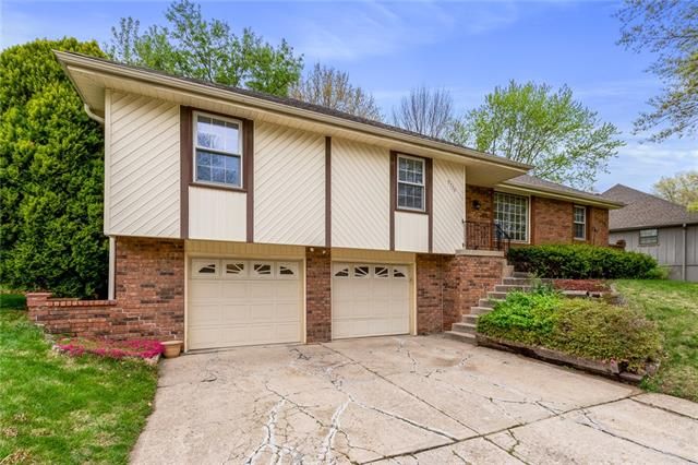 9730 N Flora Ave, Kansas City, MO 64155