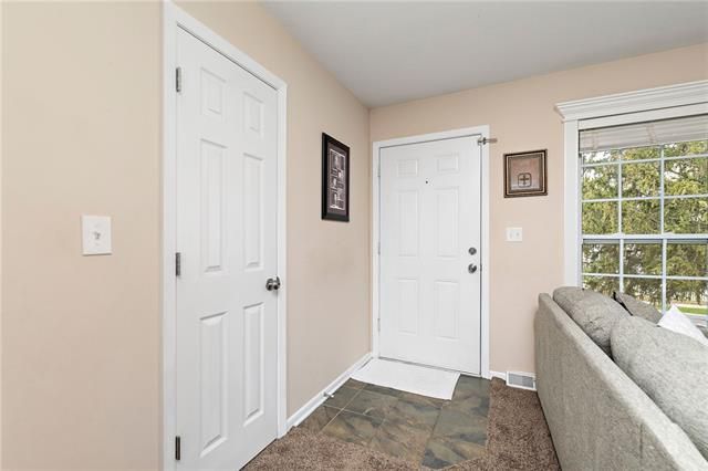 531 NE 98th Pl, Kansas City, MO 64155