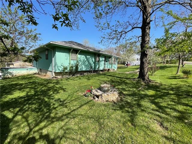 10712 Hillcrest Rd, Kansas City, MO 64134