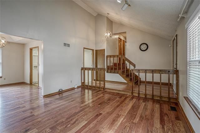 2021 Esterly Ave, Kansas City, KS 66103