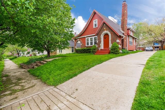 6004 Cherry St, Kansas City, MO 64110