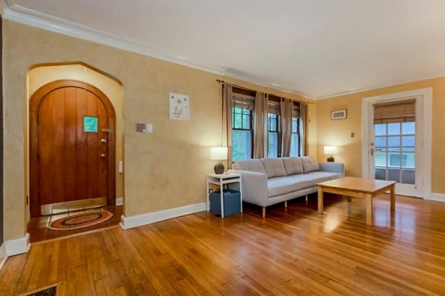 6004 Cherry St, Kansas City, MO 64110