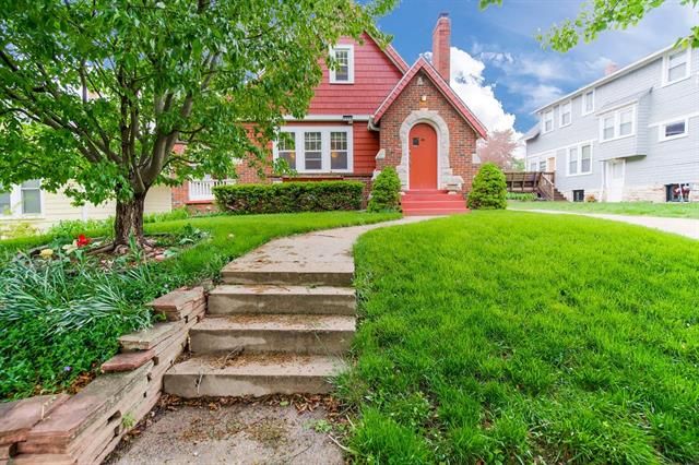 6004 Cherry St, Kansas City, MO 64110
