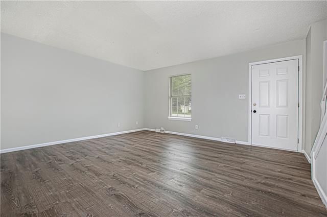 5910 E 129th St, Kansas City, MO 64030