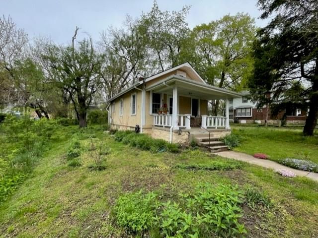 6022 Tracy Ave, Kansas City, MO 64110