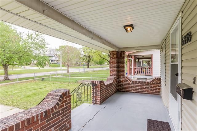 6838 Paseo St, Kansas City, MO 64132