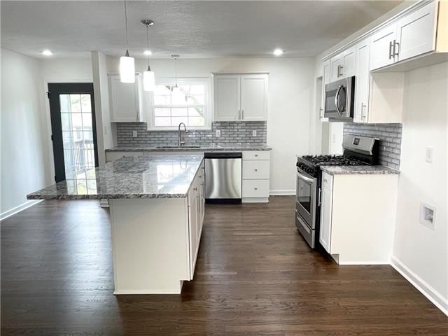 8907 Belleview Ave, Kansas City, MO 64114