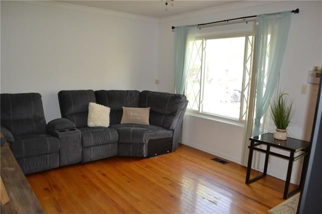 8703 E 92nd Pl, Kansas City, MO 64138