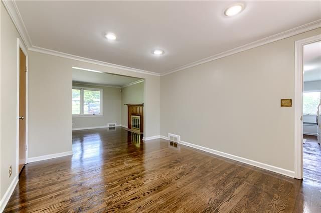 9745 Eastern Ave, Kansas City, MO 64134