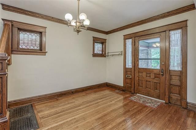 3632 Charlotte St, Kansas City, MO 64109