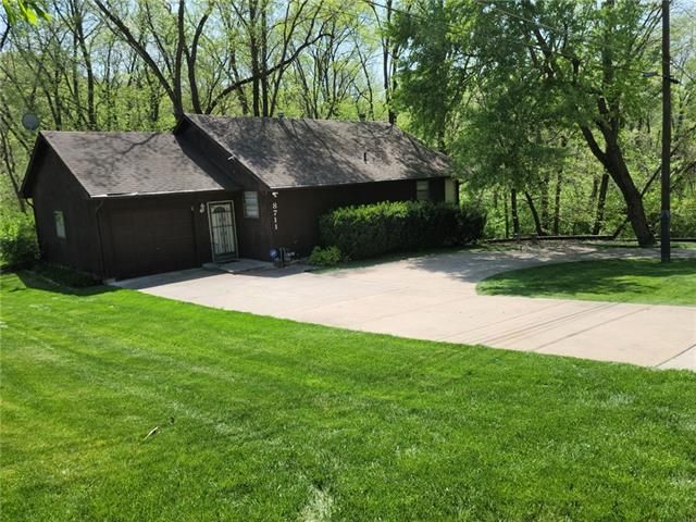 8711 E 31st St, Kansas City, MO 64129
