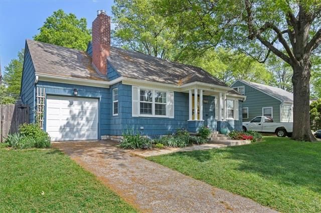 7641 Jarboe St, Kansas City, MO 64114