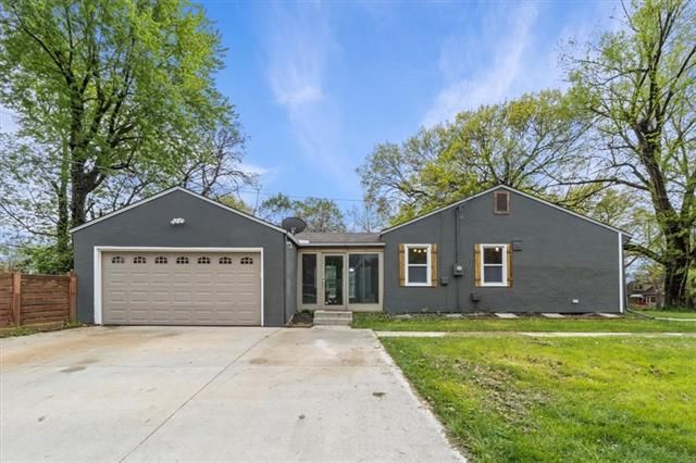 7701 Main St, Kansas City, MO 64114