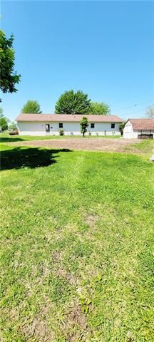 1617 N Walnut Rd, Iola, KS 66749
