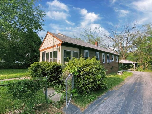 5807 Olive St, Kansas City, MO 64130