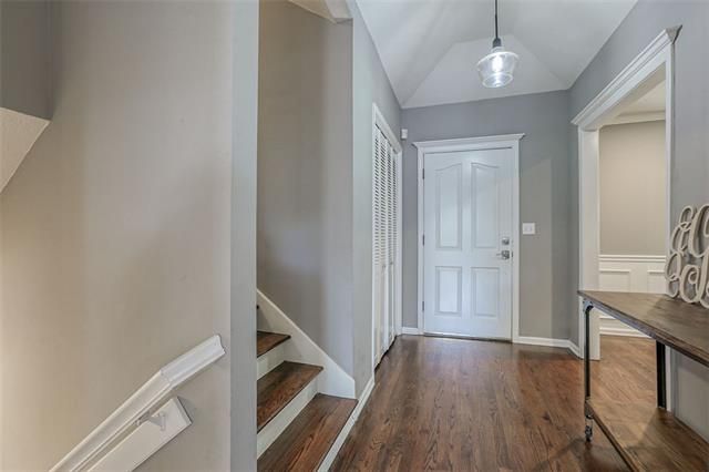 8713 W 76th St, Overland Park, KS 66204