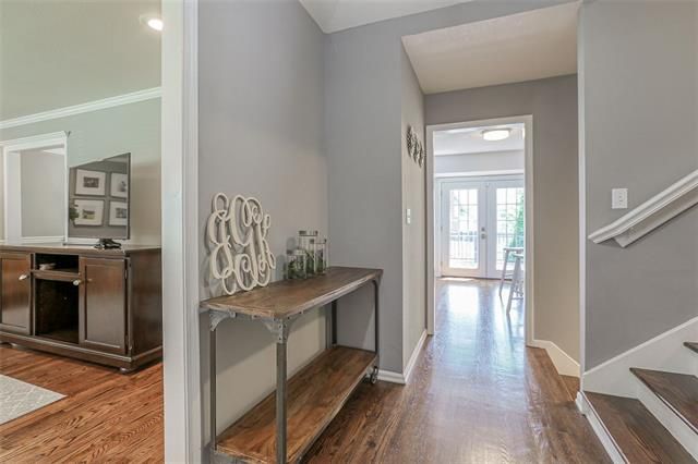 8713 W 76th St, Overland Park, KS 66204