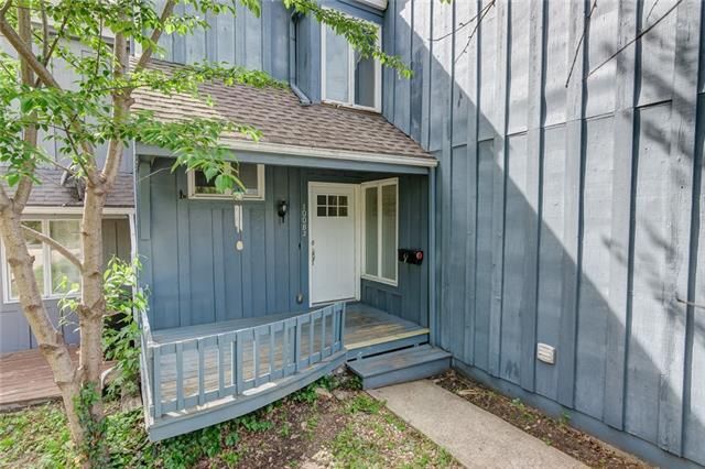 10082 N Locust St, Kansas City, MO 64155