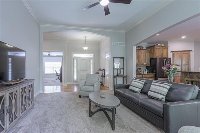 9026 N St Clair Ave, Kansas City, MO 64154