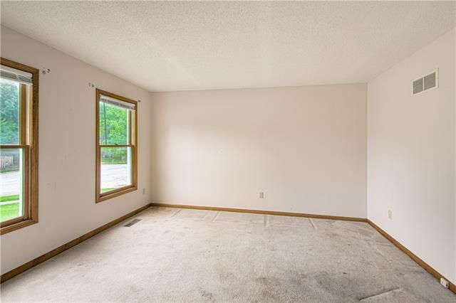 11020 N Main St, Kansas City, MO 64155