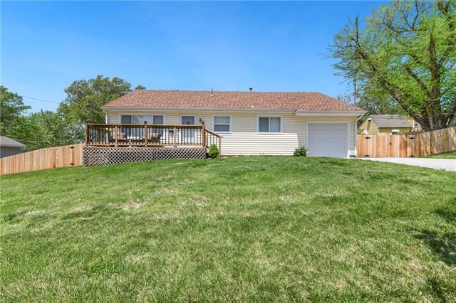 3806 E 107th Ter, Kansas City, MO 64137