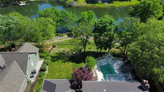 201 NW Ironbark St, Lee's Summit, MO 64064