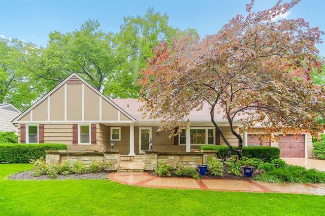 4114 Brookridge Dr, Fairway, KS 66205