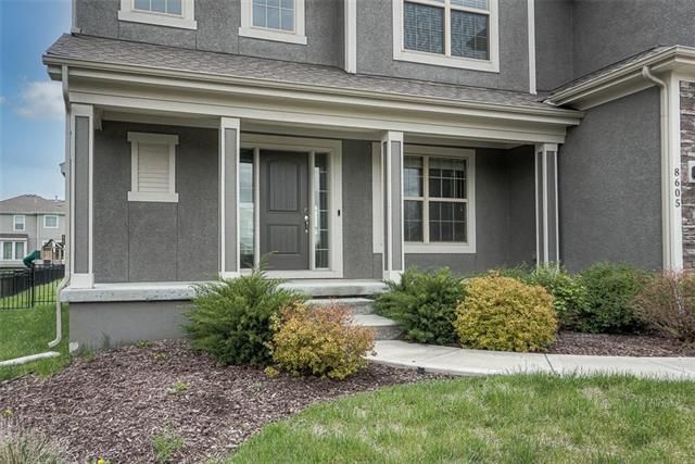 8605 W 166th St, Overland Park, KS 66085