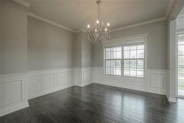8605 W 166th St, Overland Park, KS 66085