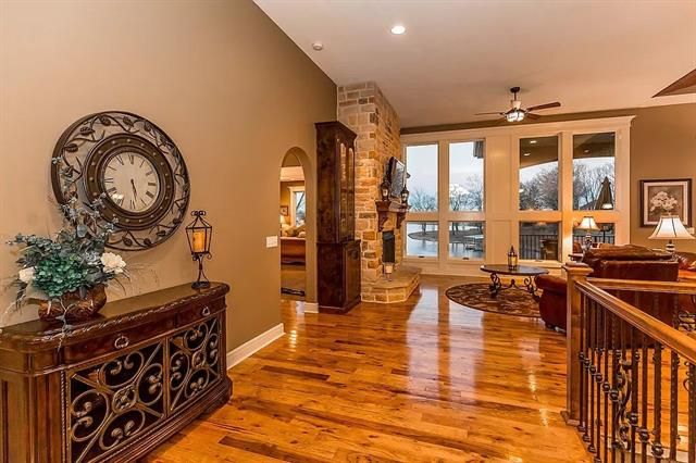 109 157th St, Basehor, KS 66007