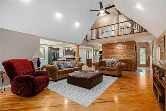 4805 NW 67th St, Kansas City, MO 64151
