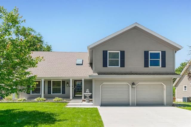 14740 S Summertree Ln, Olathe, KS 66062