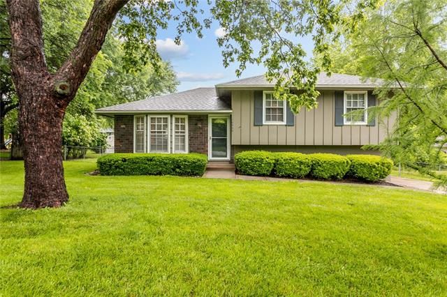 10525 N Walnut St, Kansas City, MO 64155
