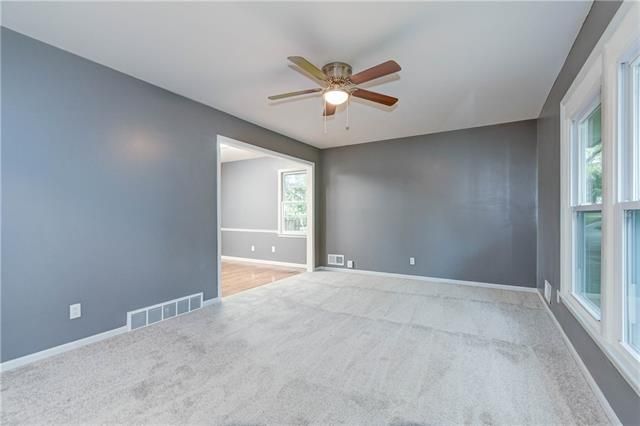 8407 E 105th Ter, Kansas City, MO 64134