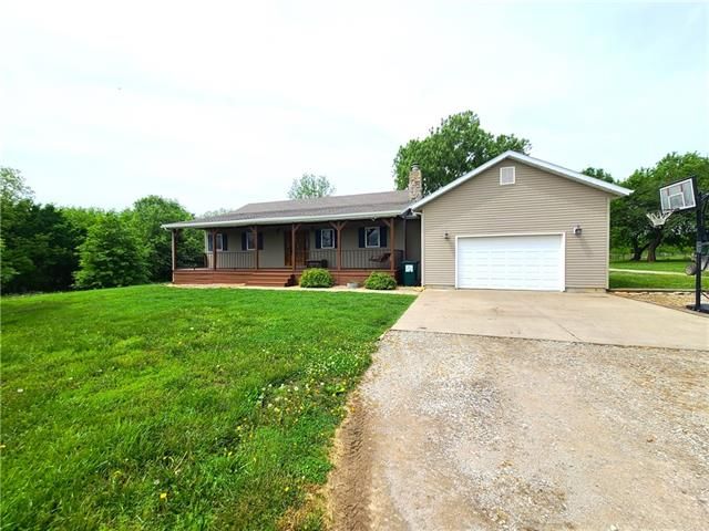 2647 Jayhawk Rd, Fort Scott, KS 66701