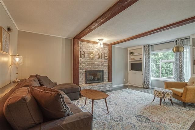 3 E 108th Ter, Kansas City, MO 64114