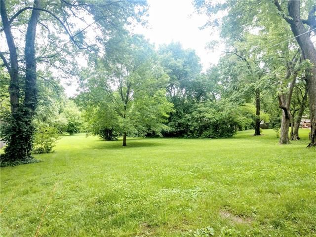 9809 Cedar St, Overland Park, KS 66207