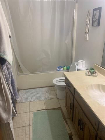 810 S Hugh St, Frontenac, KS 66763