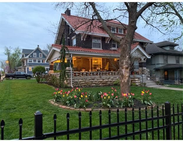 2 E 57th St, Kansas City, MO 64113