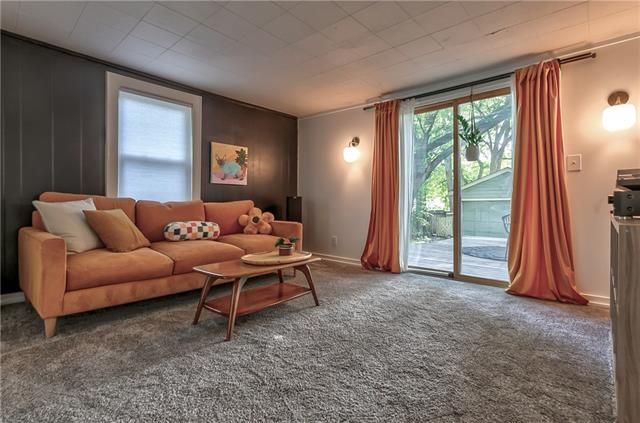 7717 Summit St, Kansas City, MO 64114
