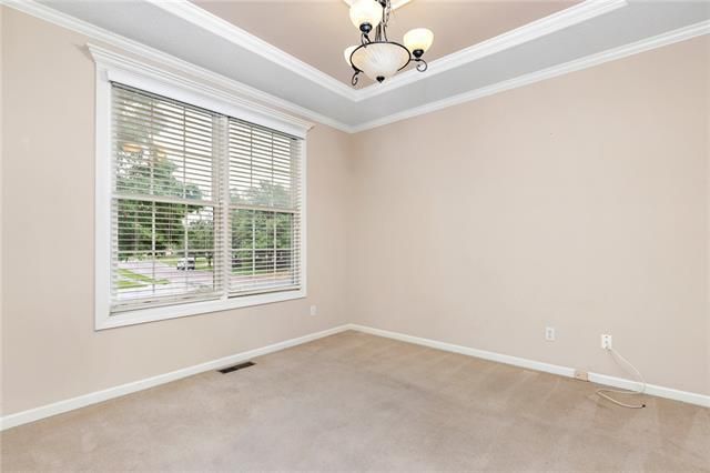 8501 W 155th Ter, Overland Park, KS 66223