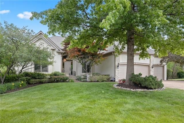 11517 Juniper St, Leawood, KS 66211