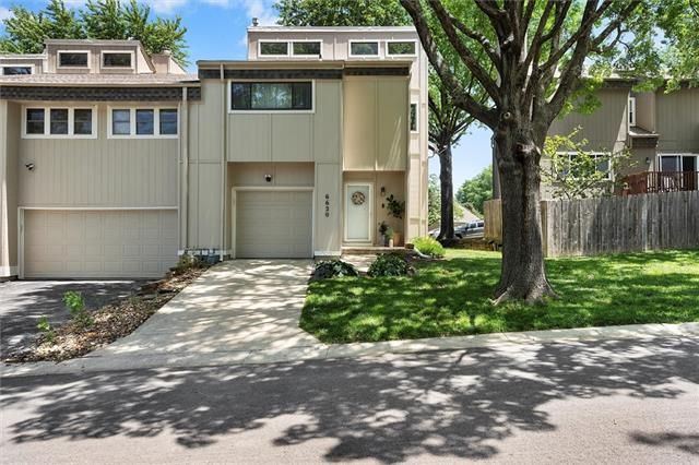 6620 Charles St, Shawnee, KS 66216