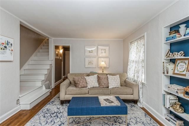 114 E 72nd St, Kansas City, MO 64114