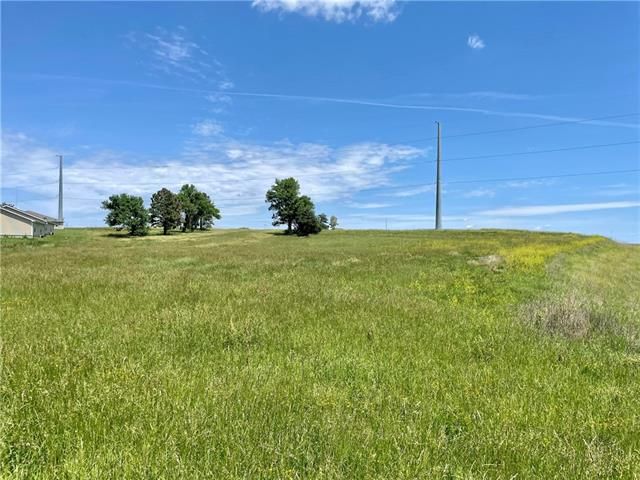 Isadore Ave, Maryville, MO 64468