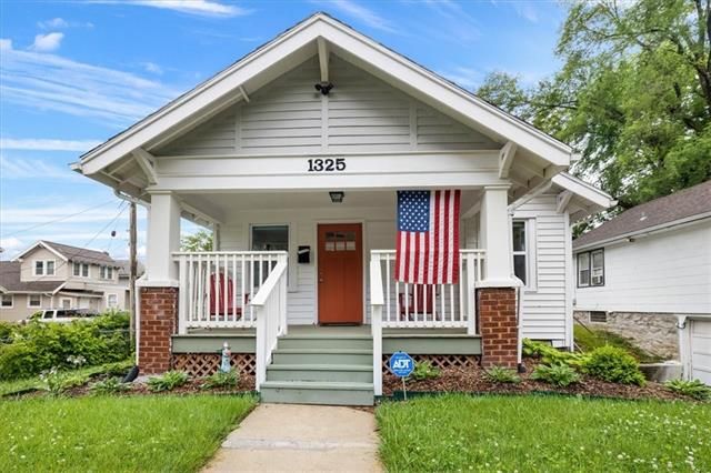 1325 E 62nd St, Kansas City, MO 64110