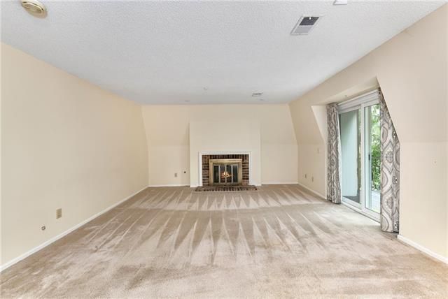 6712 W 109th St #E, Overland Park, KS 66211