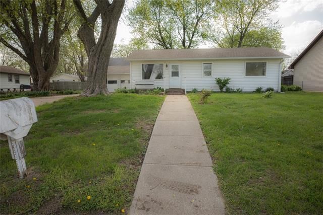 610 S 9th St, Tarkio, MO 64491